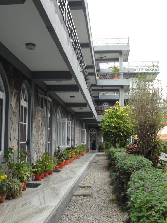 Hotel Nirvana Pokhara Extérieur photo
