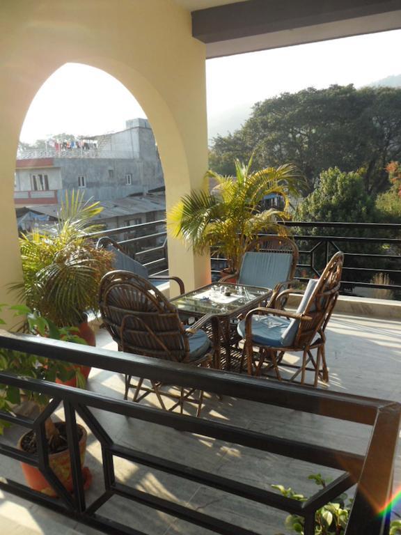 Hotel Nirvana Pokhara Extérieur photo
