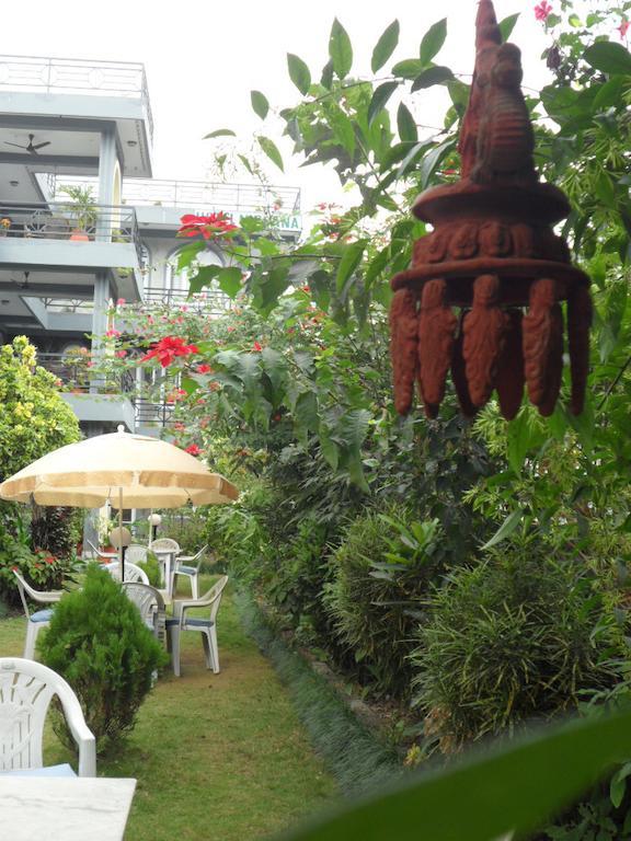 Hotel Nirvana Pokhara Extérieur photo