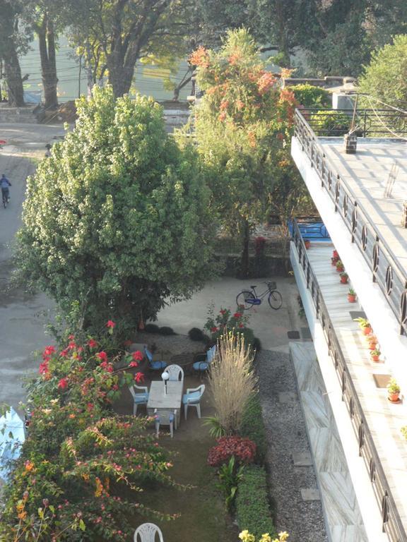Hotel Nirvana Pokhara Extérieur photo