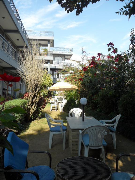Hotel Nirvana Pokhara Extérieur photo